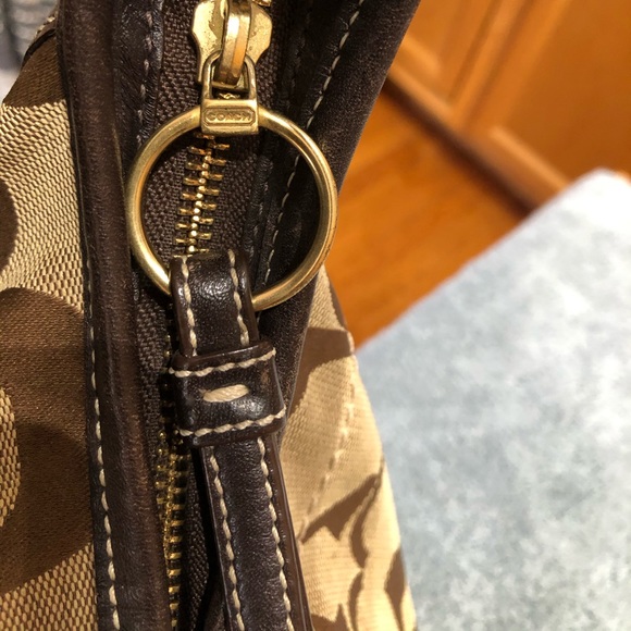 Coach purse large very gently loved rotating closet great deal❤️ - Picture 8 of 17